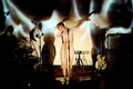 米・カリフォルニア（California）州のハリウッド・フォーエバー墓地（Hollywood Forever Cemetery）で歌手クリスタ・ベル（Chrysta Bell）がパフォーマンスを披露した（2013年5月12日撮影）。(c)AFP/Getty Images/Kevin Winter
