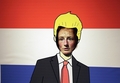 反イスラム映画を制作した、オランダの極右政党自由党（Party for Freedom、PVV）のヘールト・ウィルダース（Geert Wilders）議員に抗議する文化団体の風刺画（2008年3月18日撮影）。(c)AFP/EVERT ELZINGA