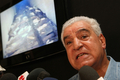 エジプト・カイロ（Cairo）で記者会見するザヒ・ハワス（Zahi Hawass）博士（2008年7月19日撮影）。(c)AFP/CRIS BOURONCLE