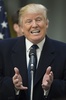 米首都ワシントンのトランプ・インターナショナル・ホテルで開かれた記者会見で話をするドナルド・トランプ氏（2016年3月21日撮影）。(c)AFP/Jim Watson