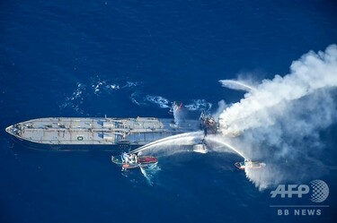 スリランカ沖タンカー、強風で再出火 海軍発表 写真5枚 国際ニュース