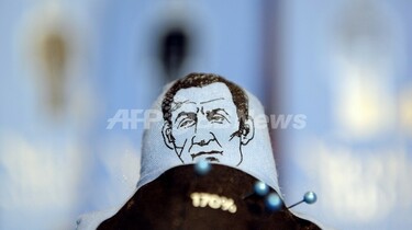 人形 サルコジ大統領 サルコジ大統領の「呪いの人形セット」、仏アマゾンの売れ筋トップに
