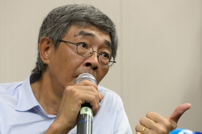 香港書店店長「目隠しされ、尋問された」 中国拘束下の苦痛語る