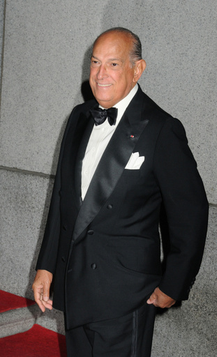 オスカー・デ・ラ・レンタ、NYコレクションへの招待客はこれまでの半分以下に