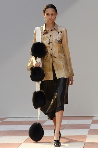 フィービー流のドレスアップスタイル、「セリーヌ」15/16秋冬