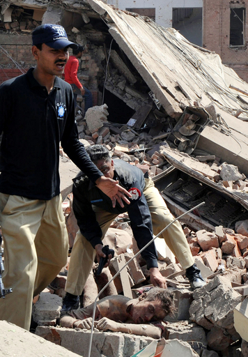 パキスタンで自動車爆弾による自爆攻撃、23人死亡