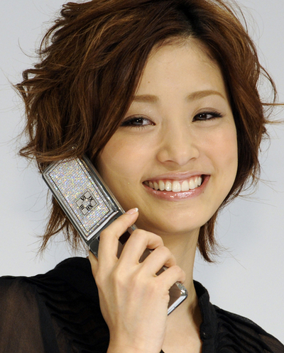 1298万円、ダイヤ537個の「ティファニー携帯」　ソフトバンクから