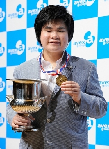 米ピアノコンクール優勝の辻井さん、アルバム売り上げ急上昇