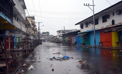 リベリアのエボラ隔離地区で衝突、4か国の死者1350人に