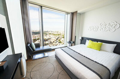 実践女子大学×二子玉川エクセルホテル東急。３月１日の企業説明会解禁に合わせた応援宿泊プランの特典に、学生が企画・商品化したストッキングが採用されます。