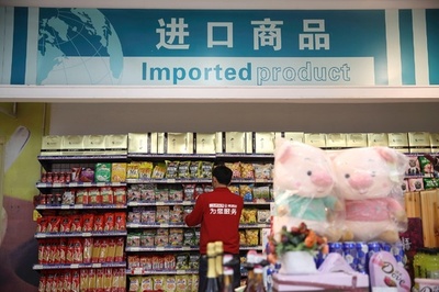 中国の春節を照らす「舶来の年越し品」 中国市場の開放を反映