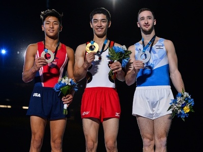 白井が男子ゆか連覇、世界体操で3度目の金