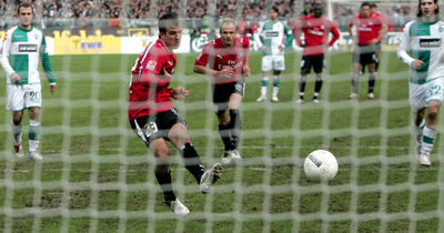 ＜サッカー ブンデスリーガ＞ハンブルガーSV ファン・デル・ファールトの活躍でブレーメンを破る - ドイツ