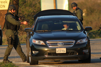 馬で逃げた容疑者に捜査員10人で暴行、米TV映像で発覚