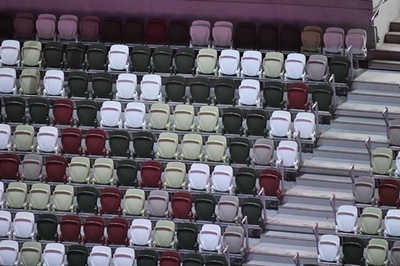 空席のスタンド、無観客の東京五輪開会式