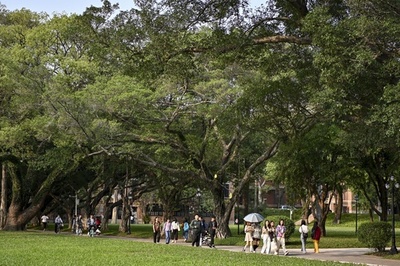 大学生奨学金議論の背後：誰が貧困学生とみなされるべきか 中国