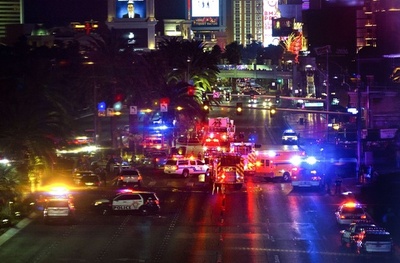 米ラスベガスで車暴走、歩道に突っ込む 1人死亡、26人以上負傷