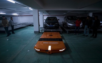 駐車も無人でスイスイ、ロボットに将来を託す中国