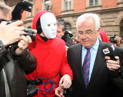 横領・背任容疑の独VW元人事部長、初公判 - ドイツ