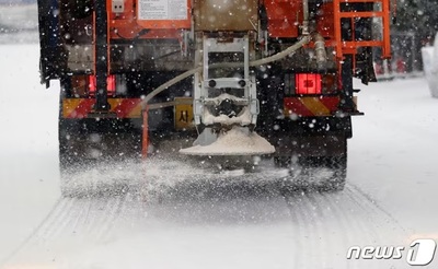「犬が足にやけどする」マンション住民の融雪剤への苦情に波紋…韓国・人とペットの安全のバランス