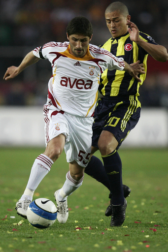 ガラタサライ フェネルバフチェとのダービーを制し首位に浮上