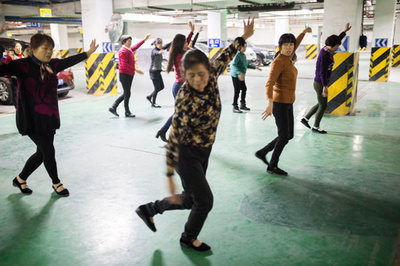 躍動するおばさんたち─中国・当世「広場ダンス」事情（3）　なぜ彼女たちは踊るのか