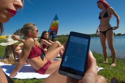 仏発の「スマートビキニ」、日焼け止めのタイミングをお知らせ