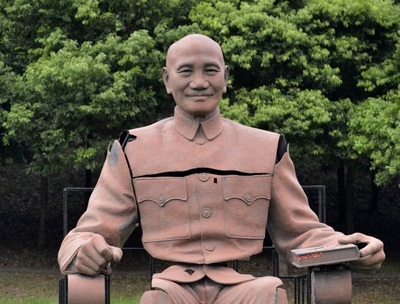 台湾で蒋介石像の頭部切断男に禁錮刑 「おまるにしたかった」