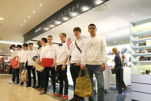 マーク By マーク ジェイコブス 新宿にバッグ アクセサリーの新店舗 写真22枚 ファッション ニュースならmode Press Powered By Afpbb News