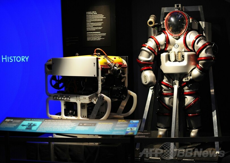 水深305mまで可能、最先端の潜水服「エクソスーツ」