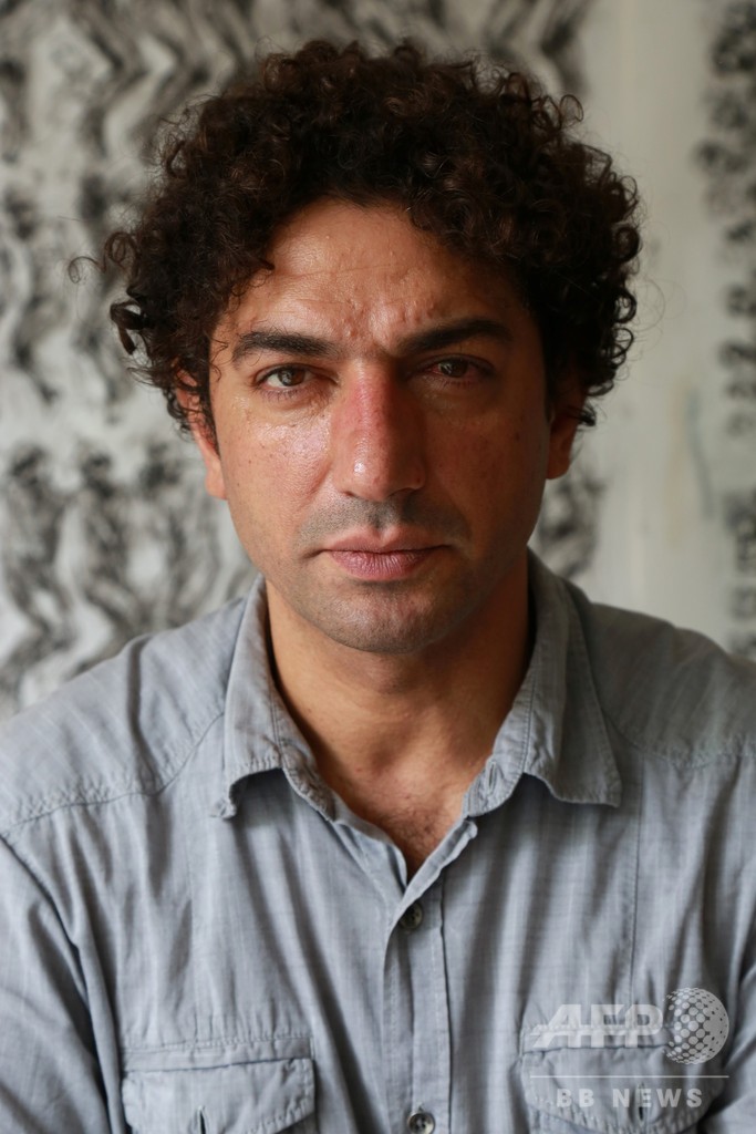 仏に亡命のシリア美術教師、拷問の恐怖を描く