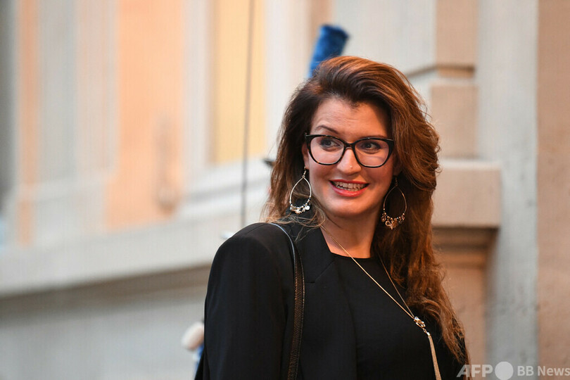 仏女性長官、男性誌でグラビア披露 批判も本人は正当化