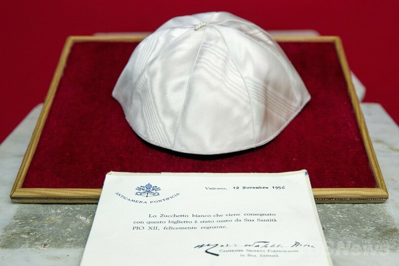 元ローマ法王の帽子、57万円で落札 仏