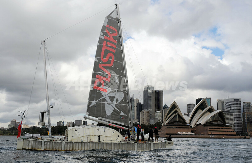 ペットボトル1万2500本の船、18日で太平洋を横断