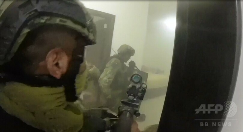 拘束の脱獄麻薬王、潜伏先から隠しトンネルで脱出 メキシコ