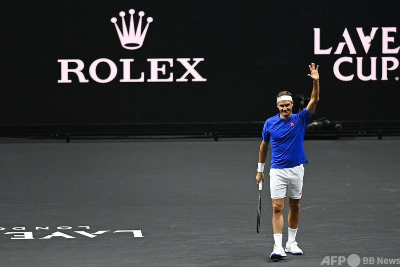 フェデラー、涙の現役引退 盟友ナダルとダブルスで幕