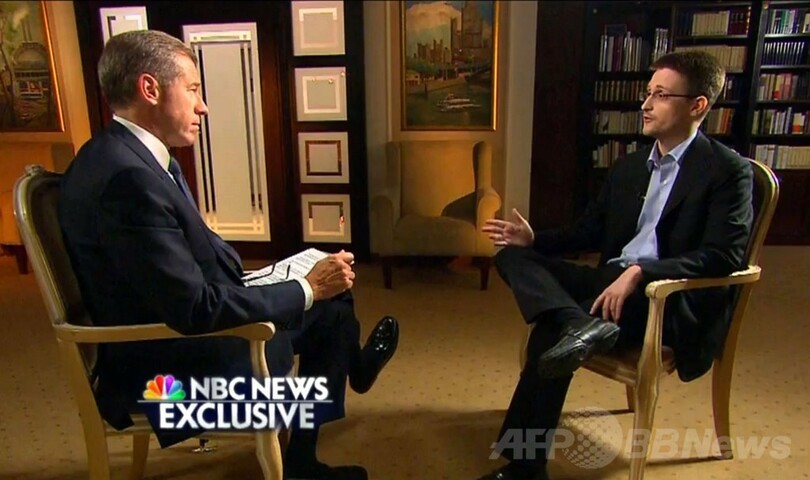 スノーデン容疑者「母国に帰りたい」、米長官は「裏切り者」と非難