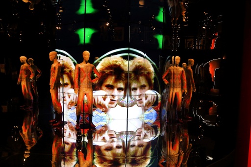 デヴィッド・ボウイ大回顧展「DAVID BOWIE is」、2017年に日本上陸 