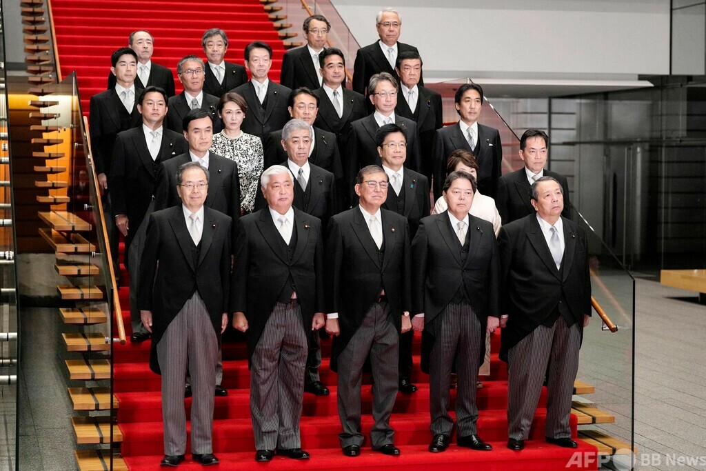 石破新内閣、女性閣僚は2人のみ 前政権の5人から減少 写真11枚 国際ニュース：AFPBB News