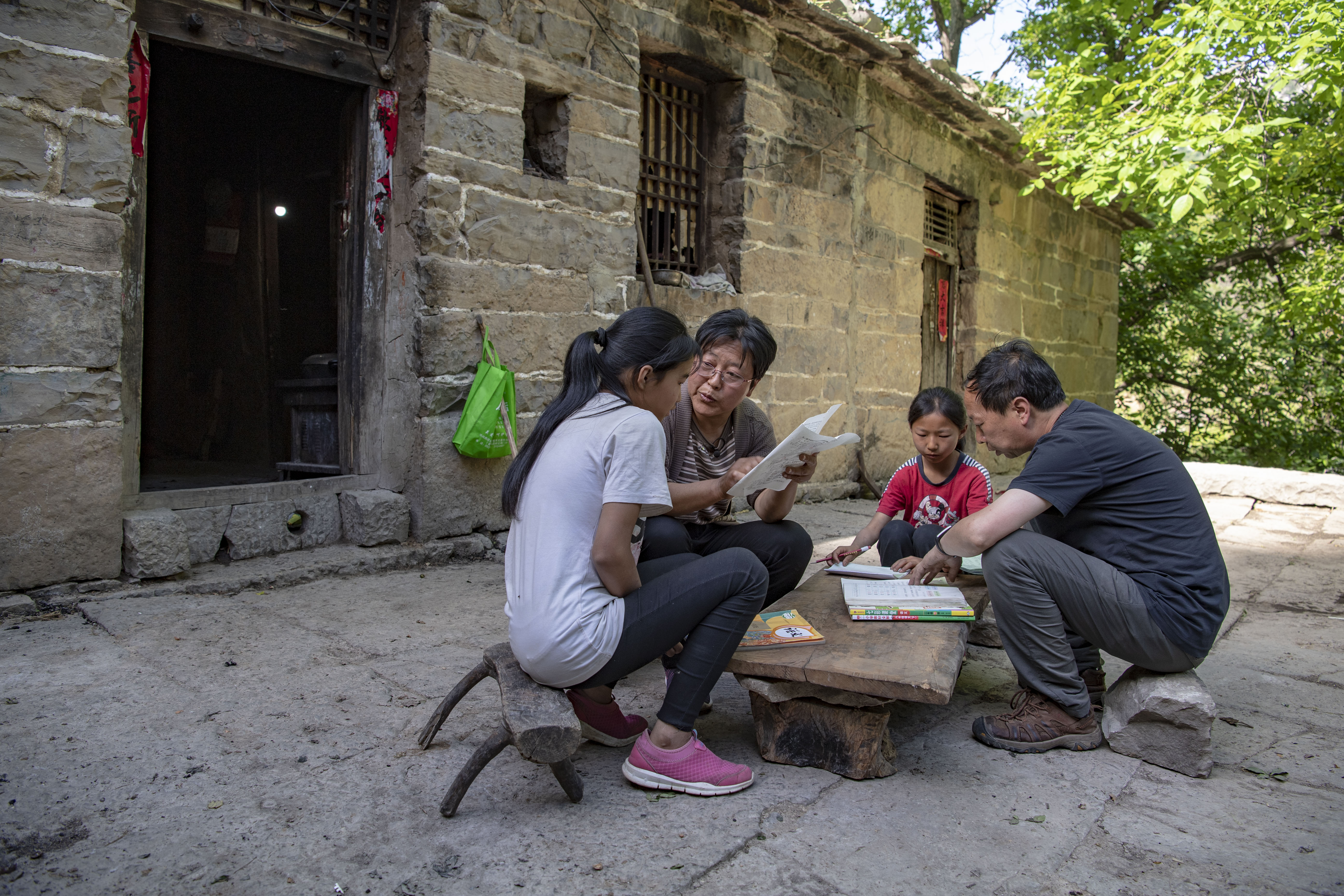 中国 教員２万人以上を貧困地域に派遣 教育による貧困脱却を推進 写真1枚 国際ニュース Afpbb News