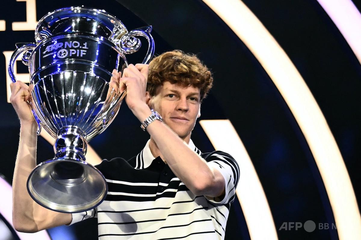 シナーに年間1位のトロフィー 母国イタリアで表彰「すごく特別」 写真4