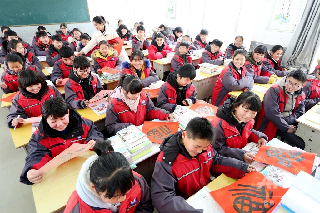 学校の「スマート」制服、便利さ以外にも注意が必要 中国の一部地方に導入 学校の「スマート」制服、便利さ以外にも注意が必要 中国の一部地方に導入