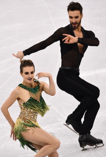 アイスダンスで仏代表の衣装はだける、選手は「悪夢」と涙 平昌五輪 写真10枚 国際ニュース：AFPBB News