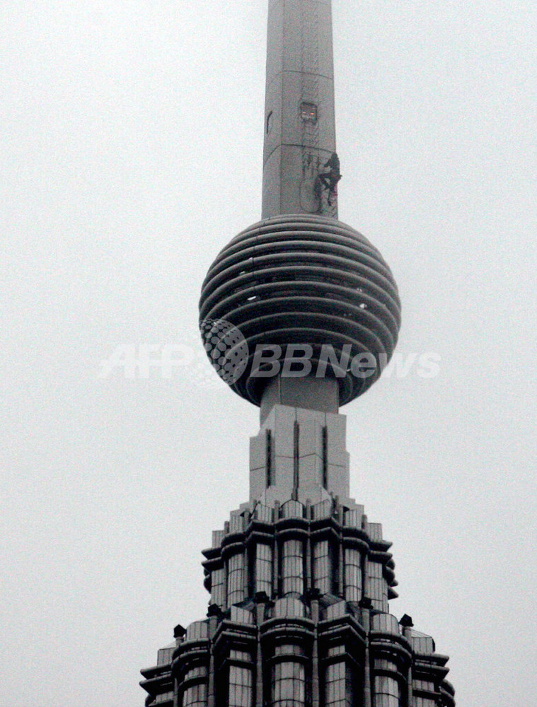 フランスのスパイダーマン マレーシア一の高層タワー制覇 写真3枚 国際ニュース Afpbb News
