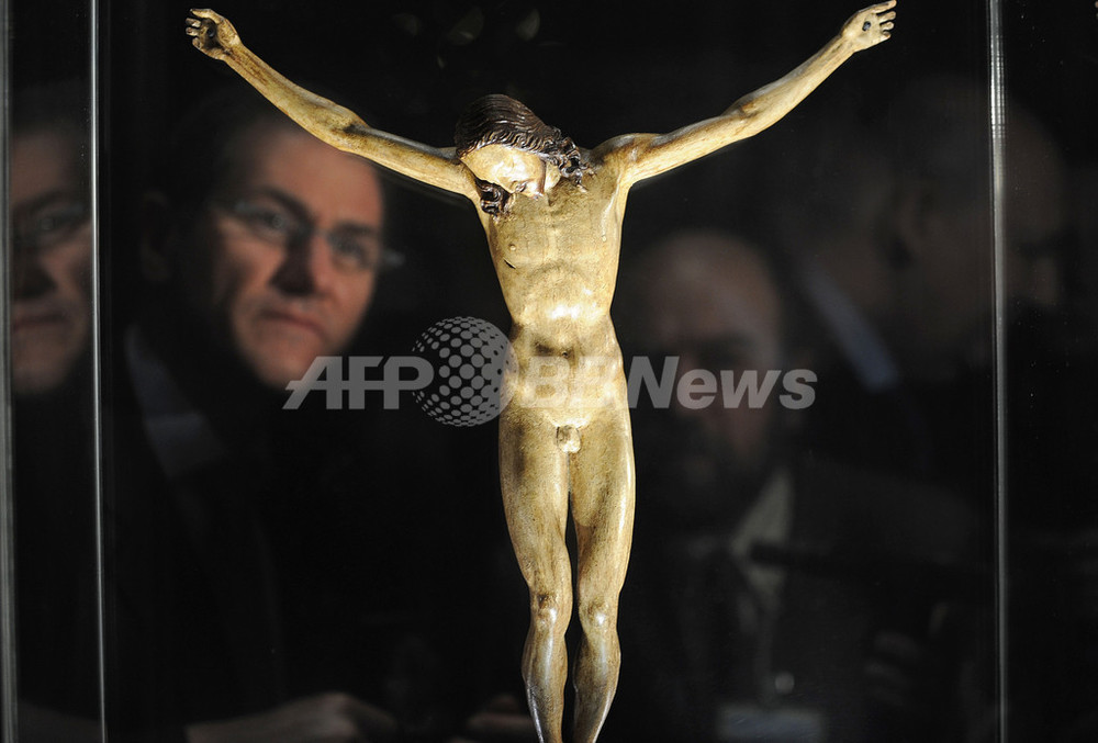 ミケランジェロ作とされるキリスト磔刑像、イタリア国会で公開 写真18