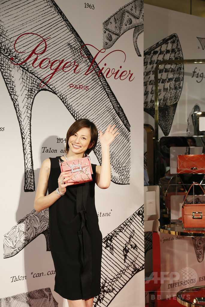 米倉涼子も愛用、「ロジェ ヴィヴィエ」回顧展24日まで