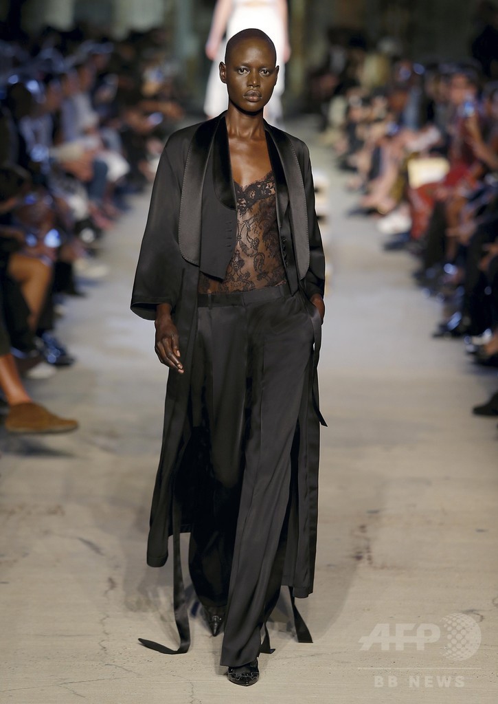 「ジバンシィ」16年春夏コレクション