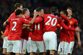 12-13イングランド・プレミアリーグ第26節、マンチェスター・ユナイテッド（Manchester United）対エバートン（Everton）。前半13分にライアン・ギグス（Ryan Giggs、中央）が挙げた先制点を喜ぶマンチェスター・ユナイテッドの選手（2013年2月10日撮影）。(c)AFP/ANDREW YATES