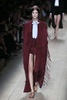 フランス・パリ市内で発表された「ヴァレンティノ（VALENTINO）」14年春夏コレクション（2013年10月1日撮影）。(c)AFP/PATRICK KOVARIK