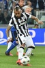 サッカー欧州チャンピオンズリーグ2014-15準々決勝第1戦、ユベントス対ASモナコ。PKを決めるユベントスのアルトゥーロ・ビダル（2015年4月14日撮影）。(c)AFP/GIUSEPPE CACACE